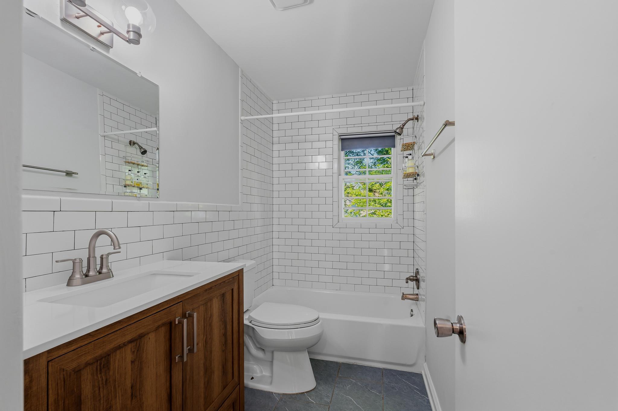 1021 Richfield Road Newark, DE 19713 - Photo 17 of 42 First floor bath. Tub and rushed nickel. Oh my.