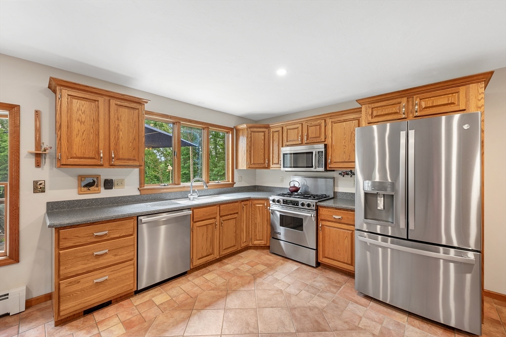 336 Simpson Road Marlborough, MA 01752 - Photo 2 of 42 Gallery Image 2