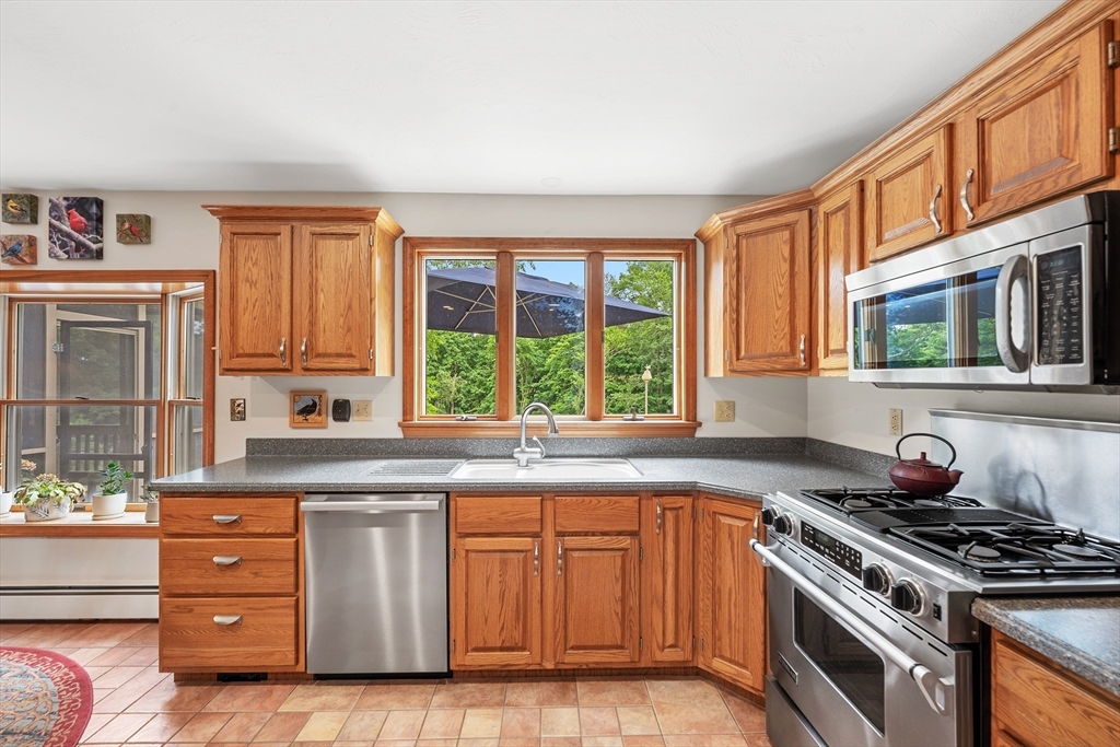 336 Simpson Road Marlborough, MA 01752 - Photo 3 of 42 Gallery Image 3