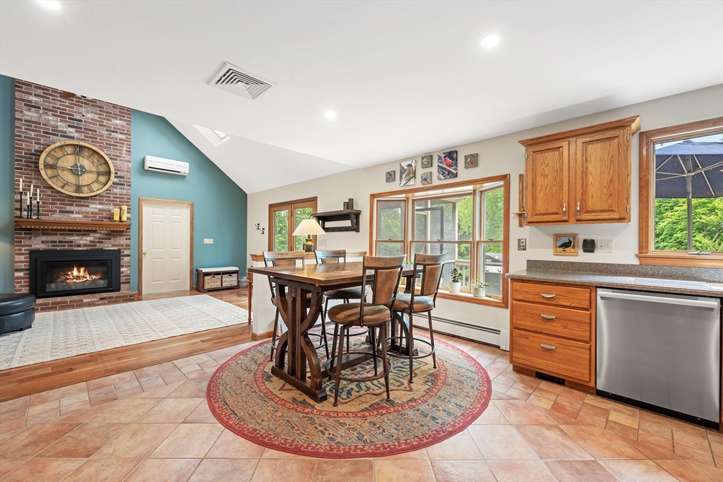 336 Simpson Road Marlborough, MA 01752 - Photo 4 of 42 Gallery Image 4