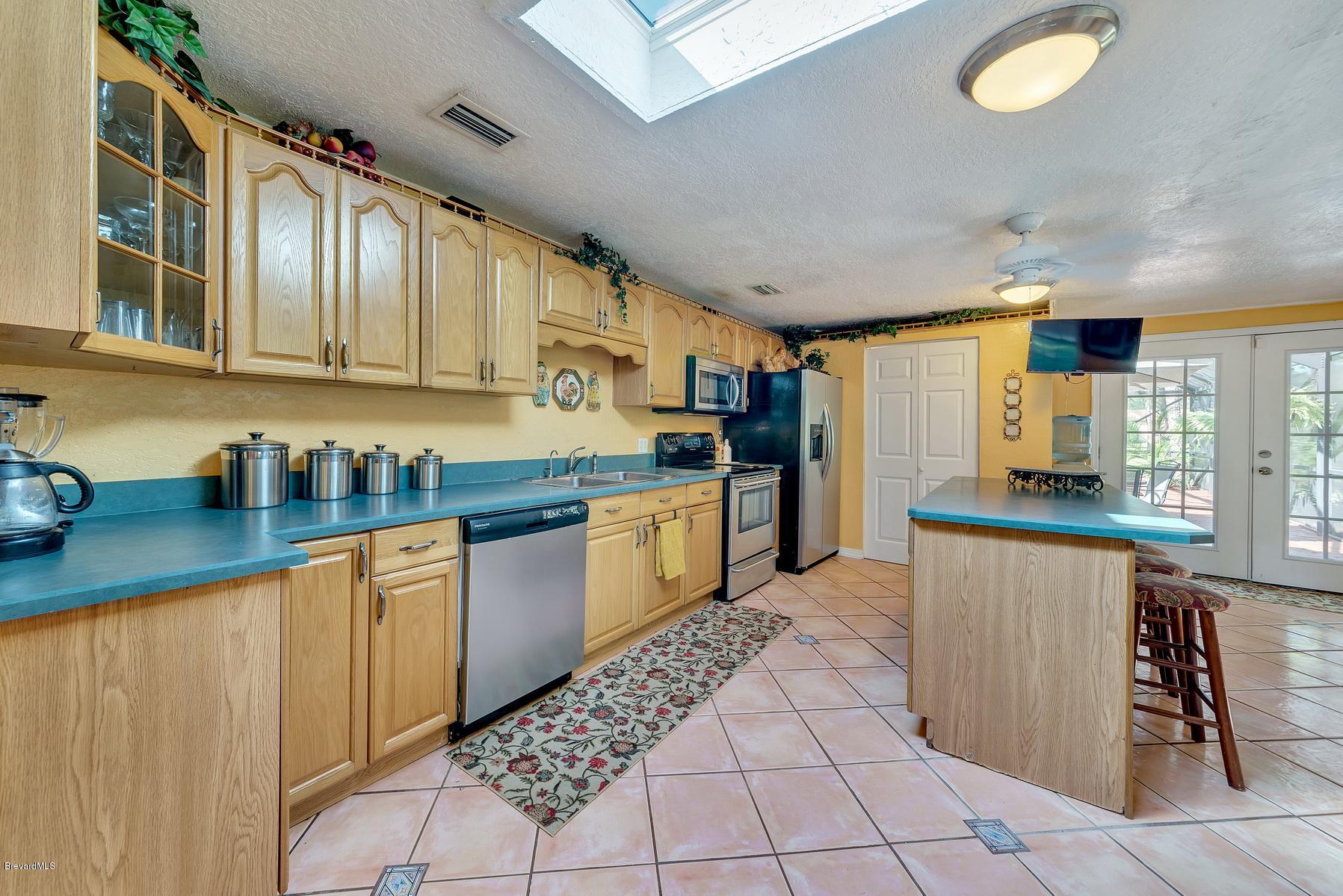 3875 Burton Road Grant Valkaria, FL 32950 - Photo 19 of 44 Kitchen with Island