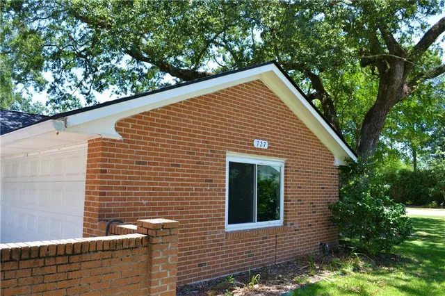 $265,000 | 727 Hutchinson Street, Mandeville, LA 70448