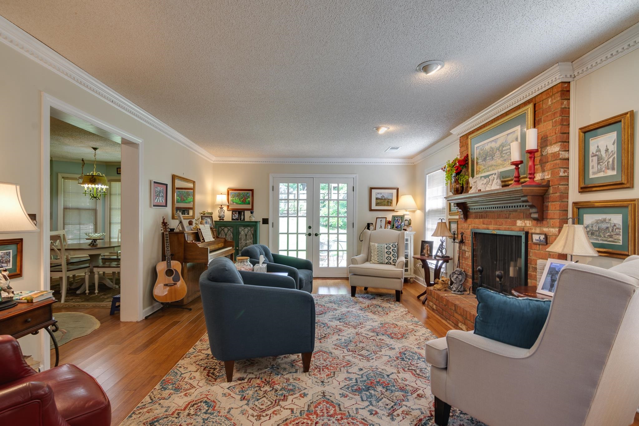 139 South Walnut Bend Road Memphis, TN 38018 - Photo 10 of 35 Den is open to the front living room giving plenty of space for entertaining.