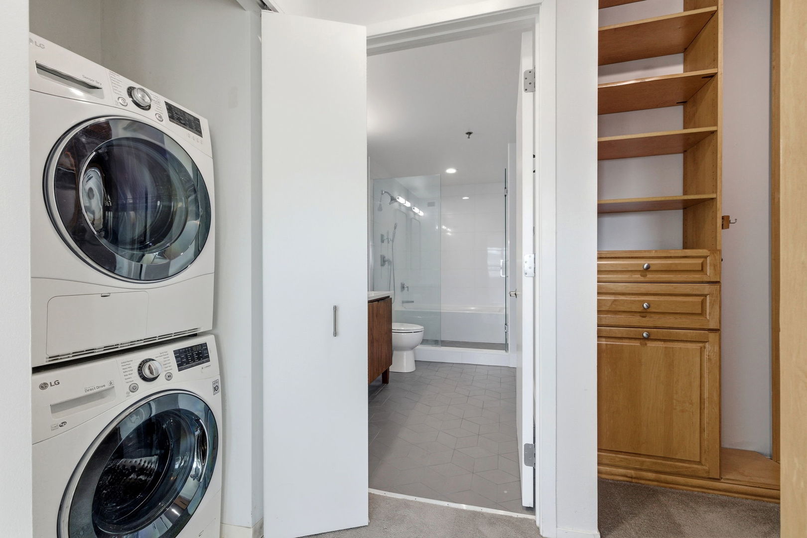701 South Wells Street, Unit 2801 Chicago, IL 60607 - Photo 19 of 32 a view of a hallway with washer and dryer