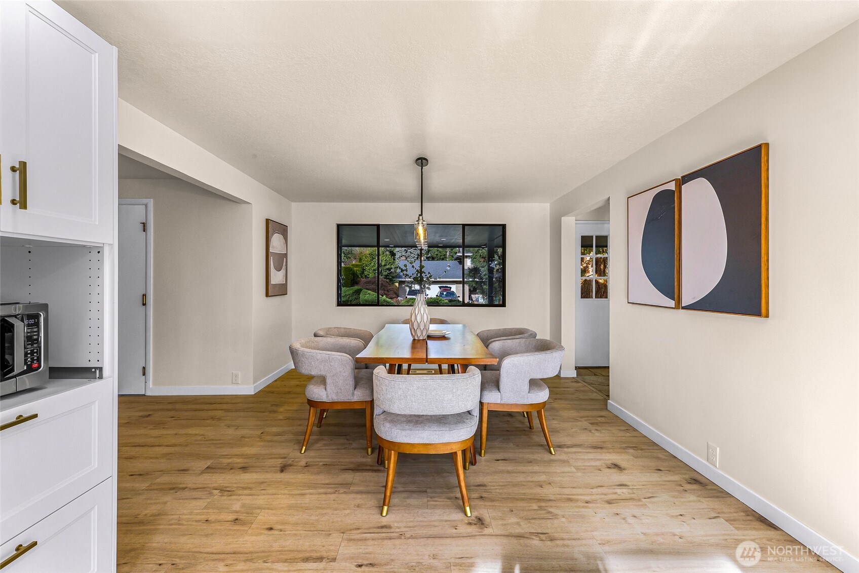 12943 Southeast 68th Street Bellevue, WA 98006 - Photo 11 of 38