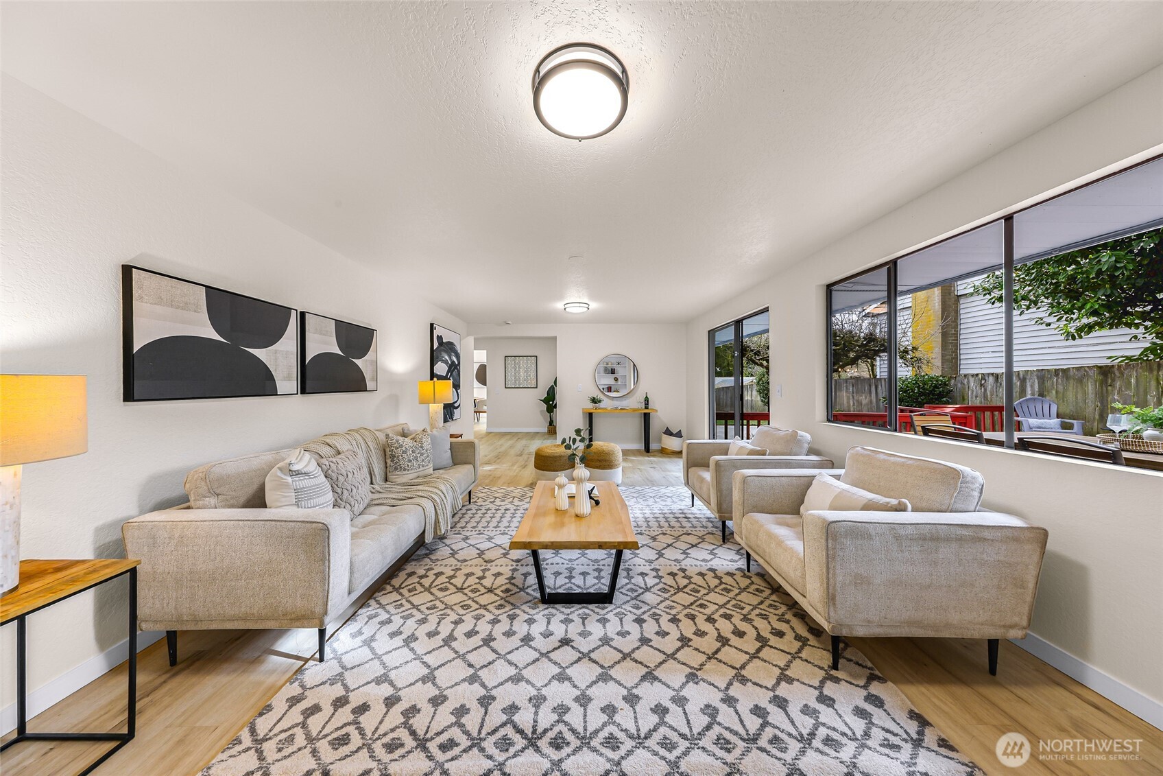 12943 Southeast 68th Street Bellevue, WA 98006 - Photo 18 of 38