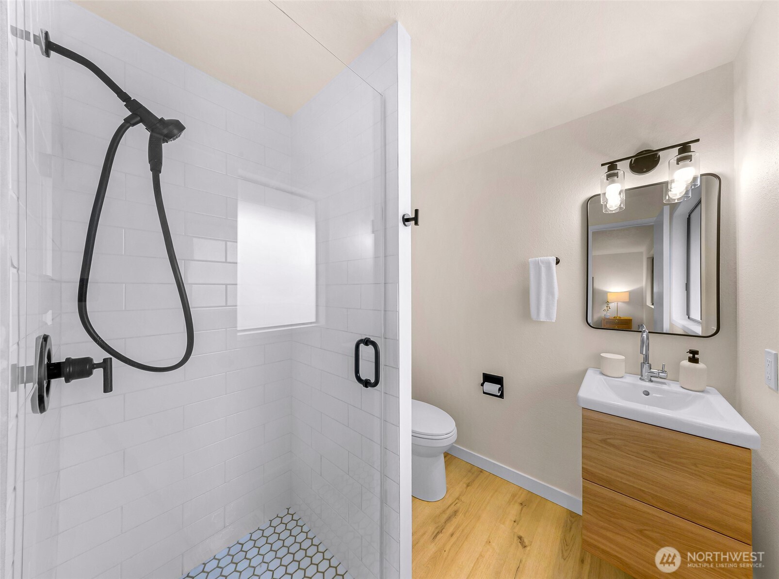 12943 Southeast 68th Street Bellevue, WA 98006 - Photo 24 of 38