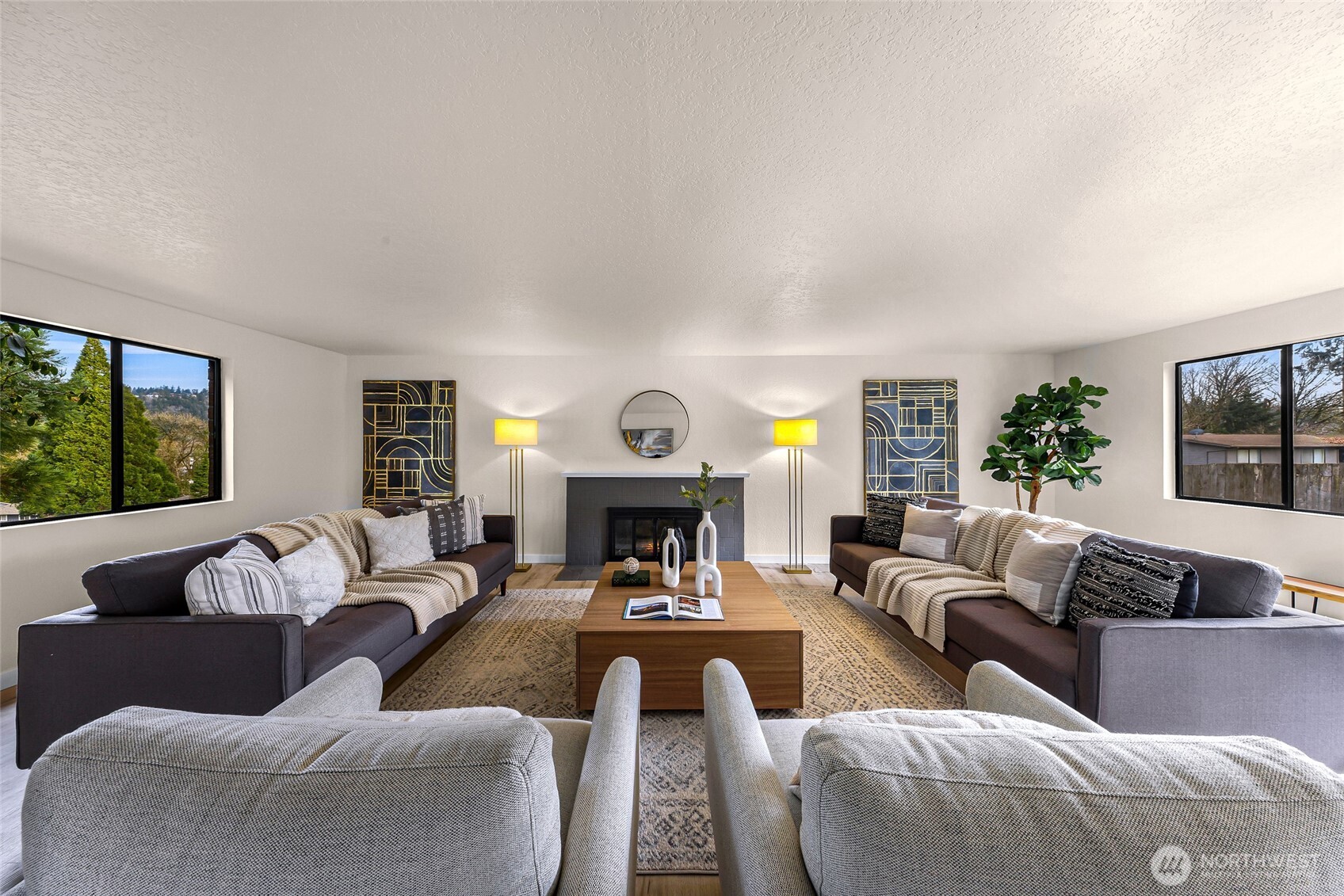 12943 Southeast 68th Street Bellevue, WA 98006 - Photo 5 of 38