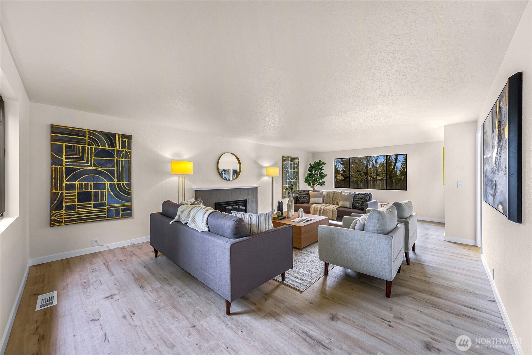 12943 Southeast 68th Street Bellevue, WA 98006 - Photo 7 of 38