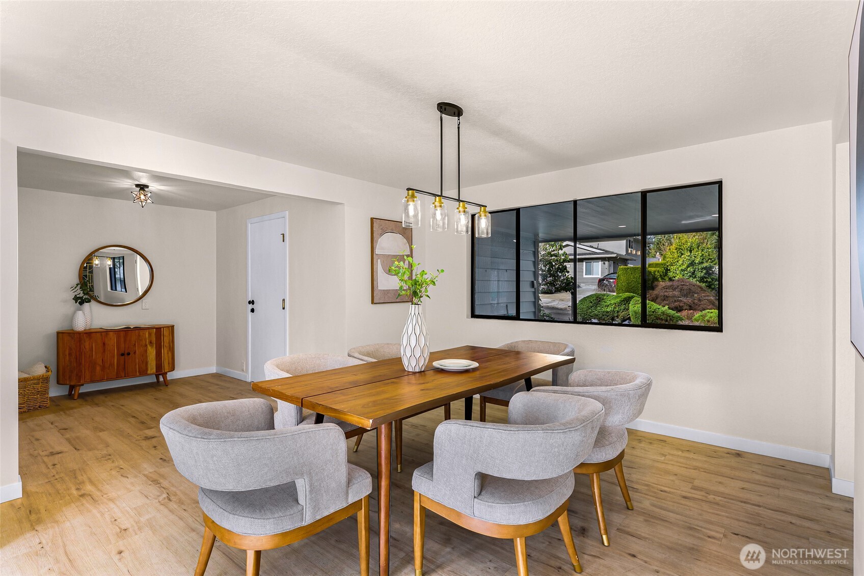 12943 Southeast 68th Street Bellevue, WA 98006 - Photo 9 of 38