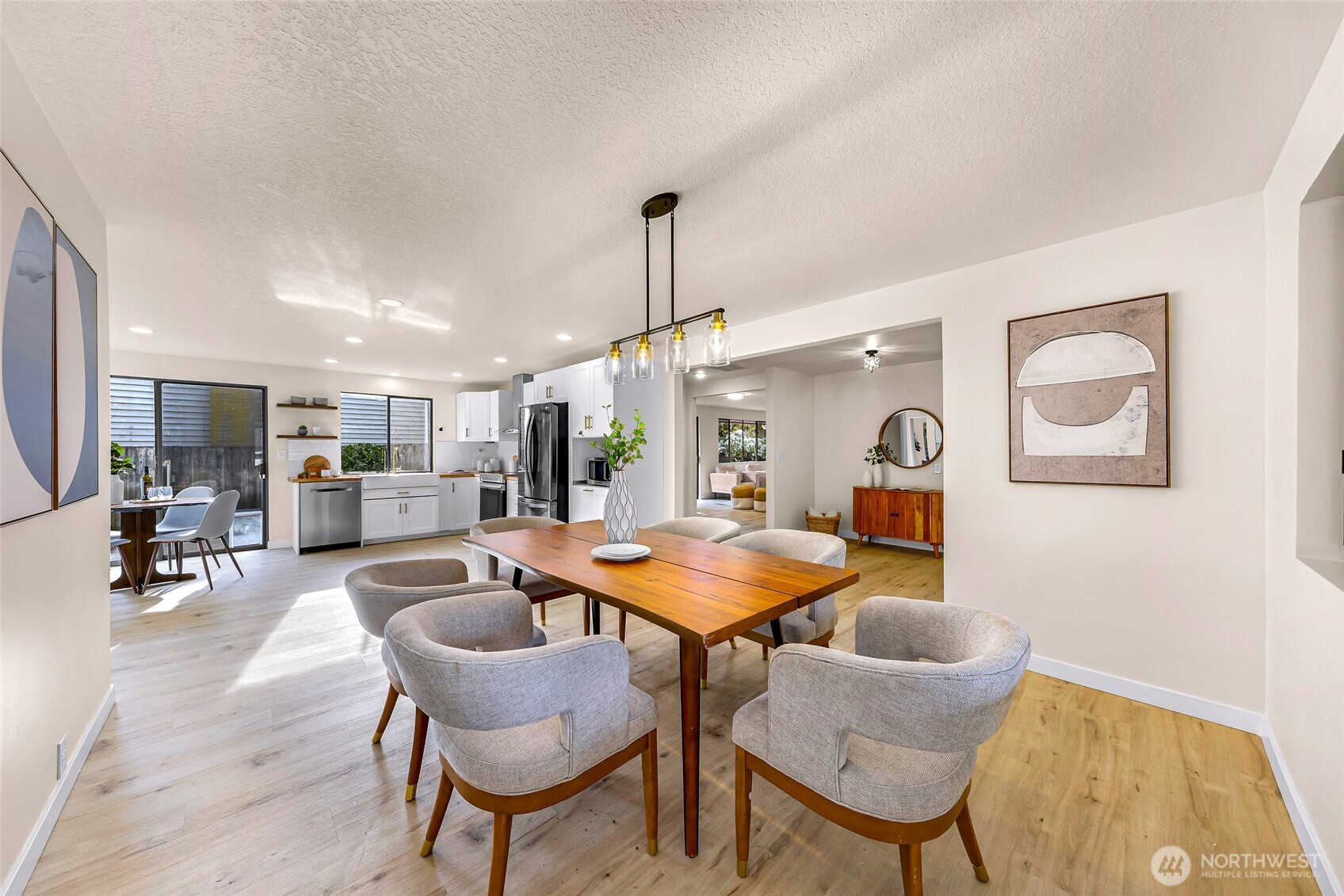 12943 Southeast 68th Street Bellevue, WA 98006 - Photo 10 of 38