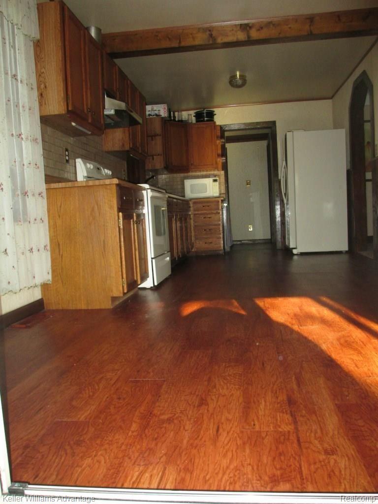 18251 Middlebelt Road Livonia, MI 48152 - Photo 18 of 36 IMG_0210.jpg