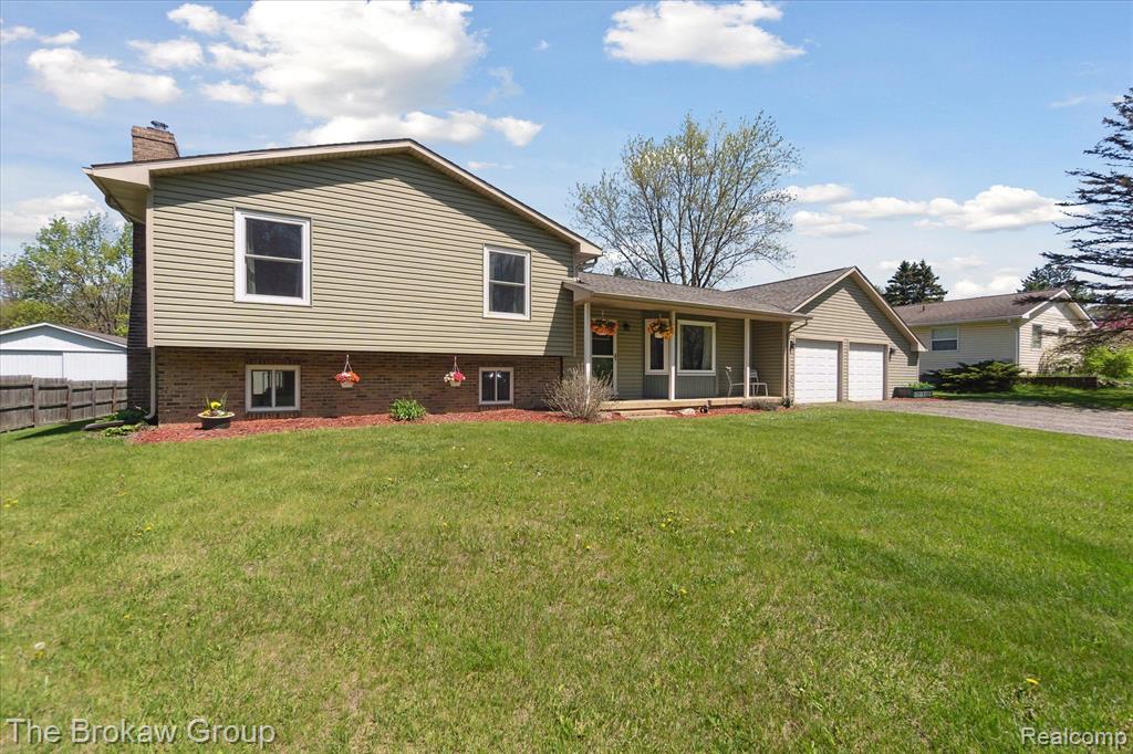 12441 County Line Road Ortonville, MI 48462 - Photo 2 of 43