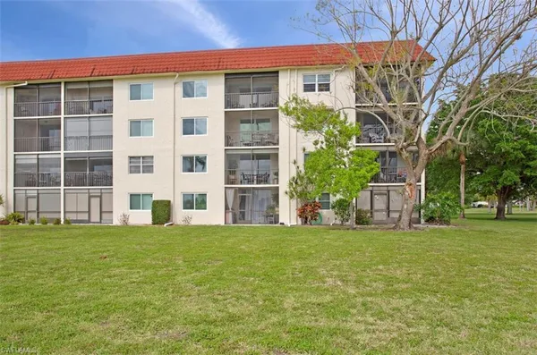 $197,000 | 4380 27th Court Southwest, Unit 202, Naples, FL 34116