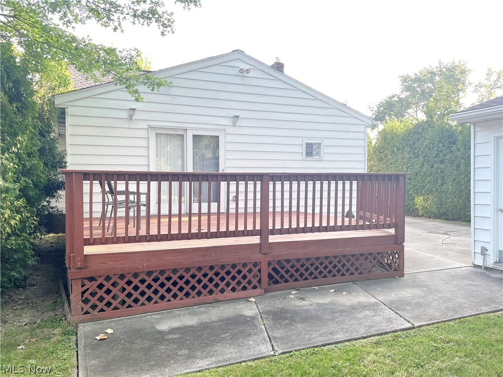 5528 Huron Road Lyndhurst, OH 44124 - Photo 21 of 26 Relaxing Deck & Patio