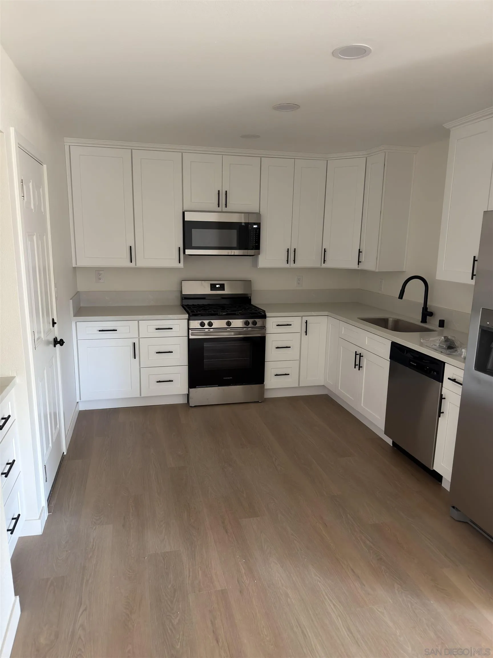9759 Abbeywood Road Santee, CA 92071 - Photo 9 of 24 Gallery Image 9