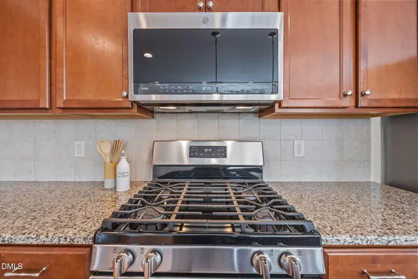 $2,390 | 729 Lake Artesia Lane, Fuquay-Varina, NC 27526