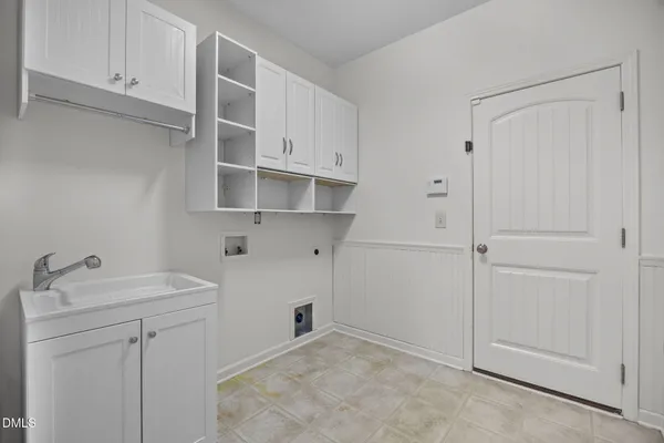 $2,390 | 729 Lake Artesia Lane, Fuquay-Varina, NC 27526