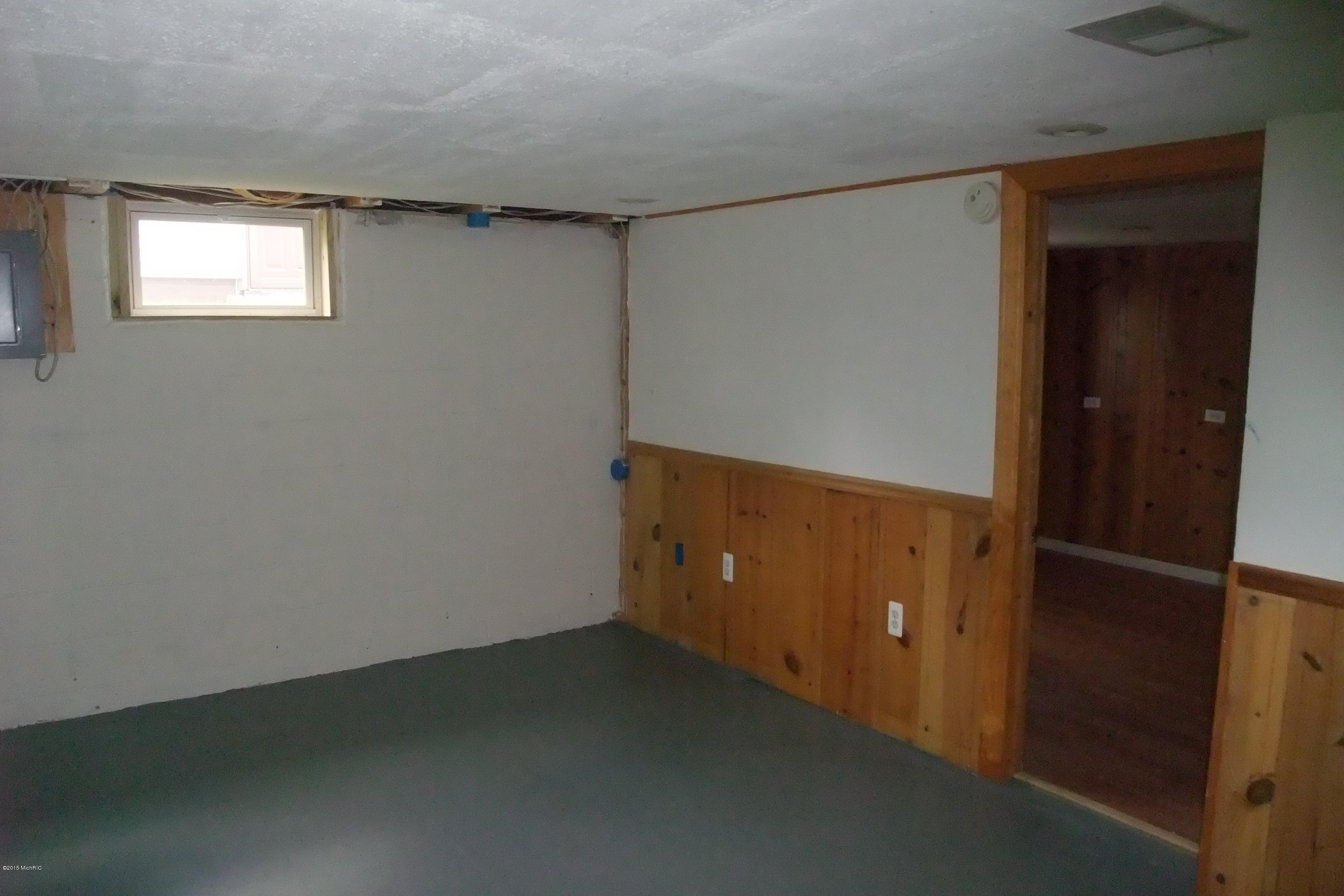 1364 Princeton Road Muskegon, MI 49441 - Photo 10 of 36 DSCF0016
