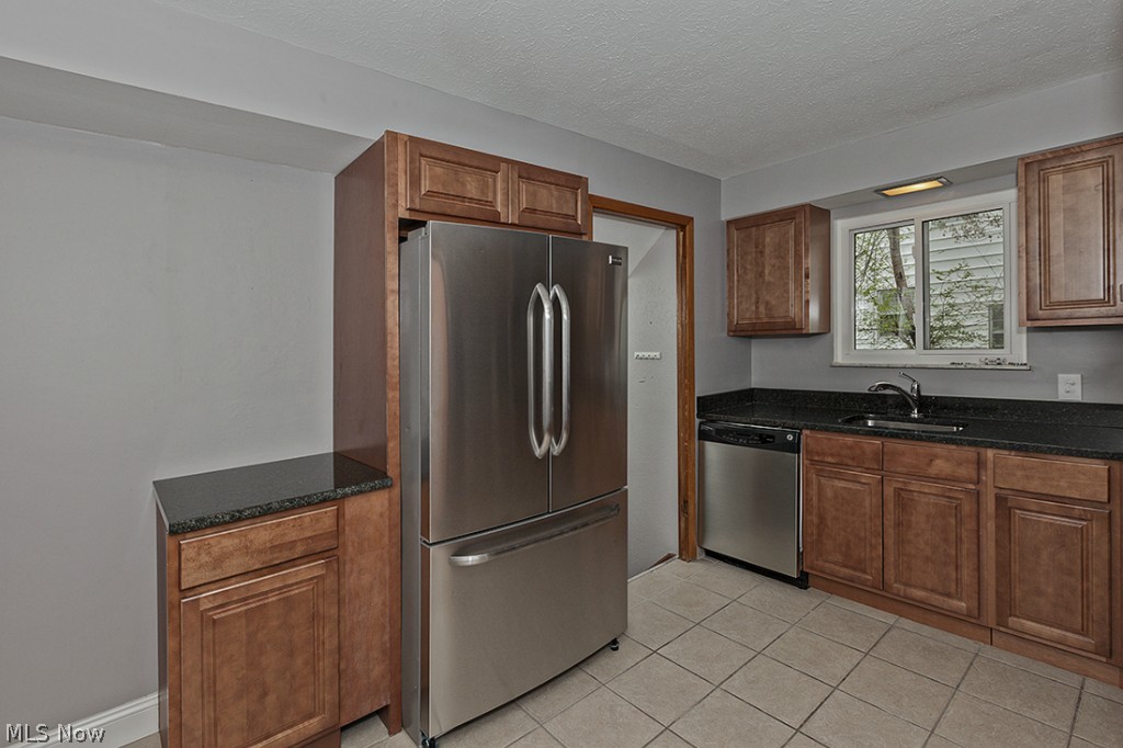 1016 Argonne Road Cleveland, OH 44121 - Photo 10 of 25 Gallery Image 10