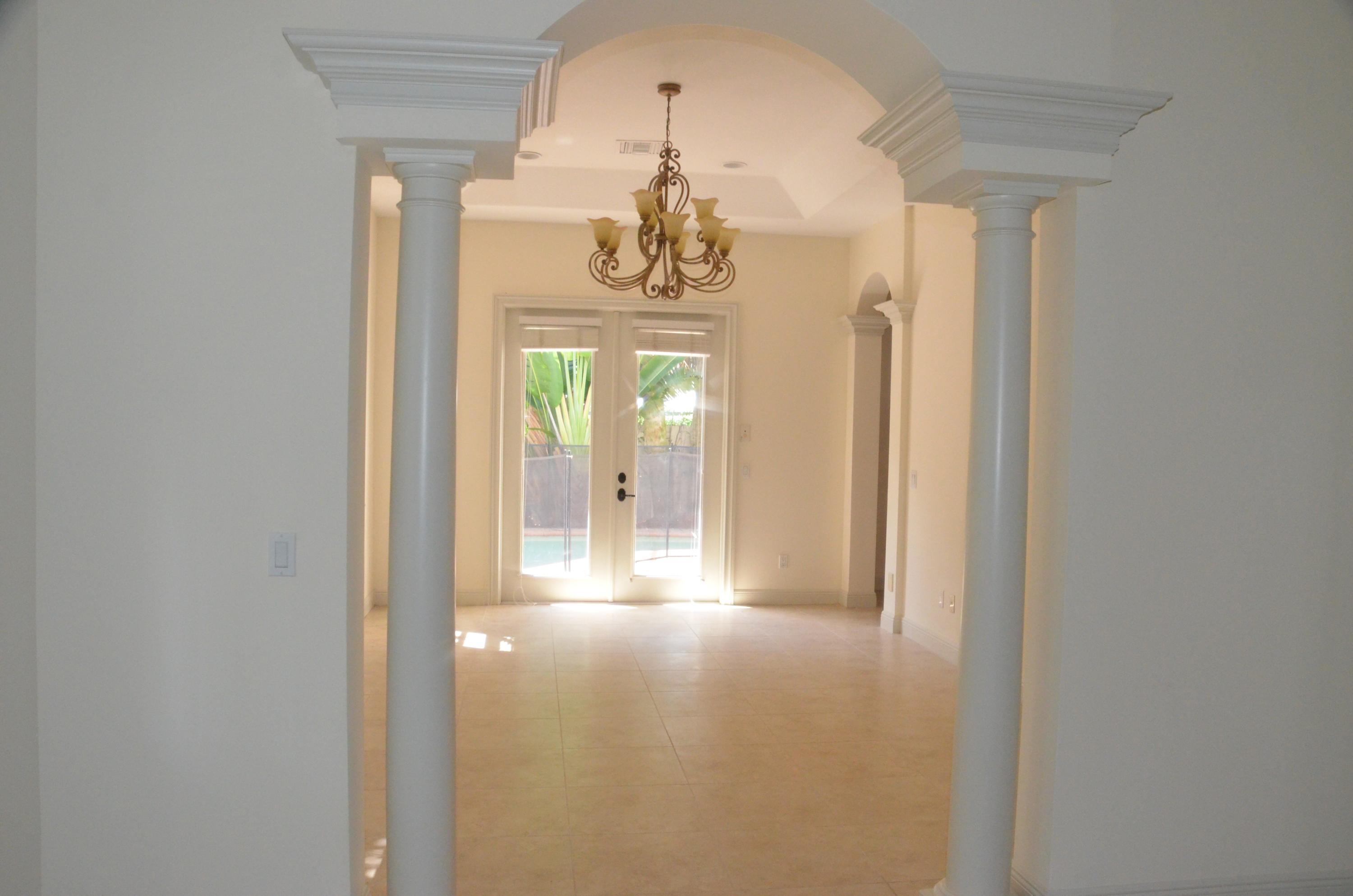 122 Edmor Road West Palm Beach, FL 33405 - Photo 5 of 59 image