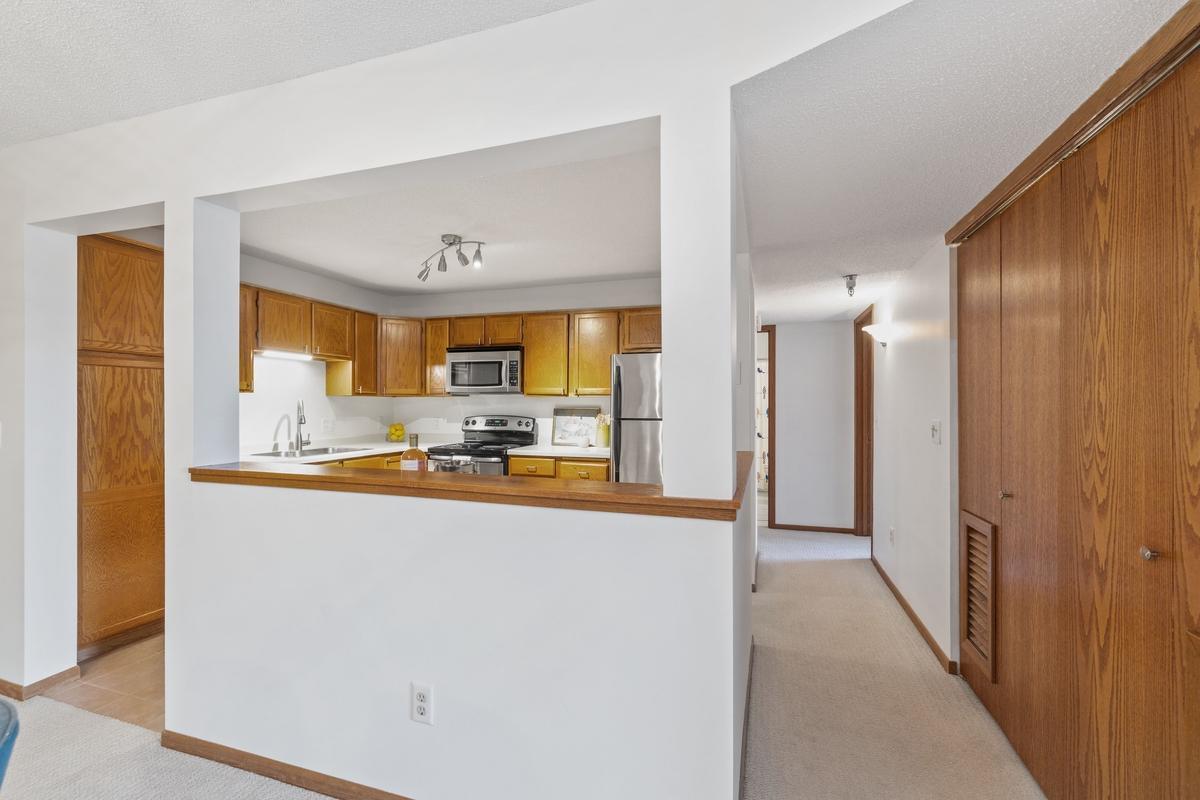 6085 Rowland Road, Unit 312 Minnetonka, MN 55343 - Photo 5 of 23