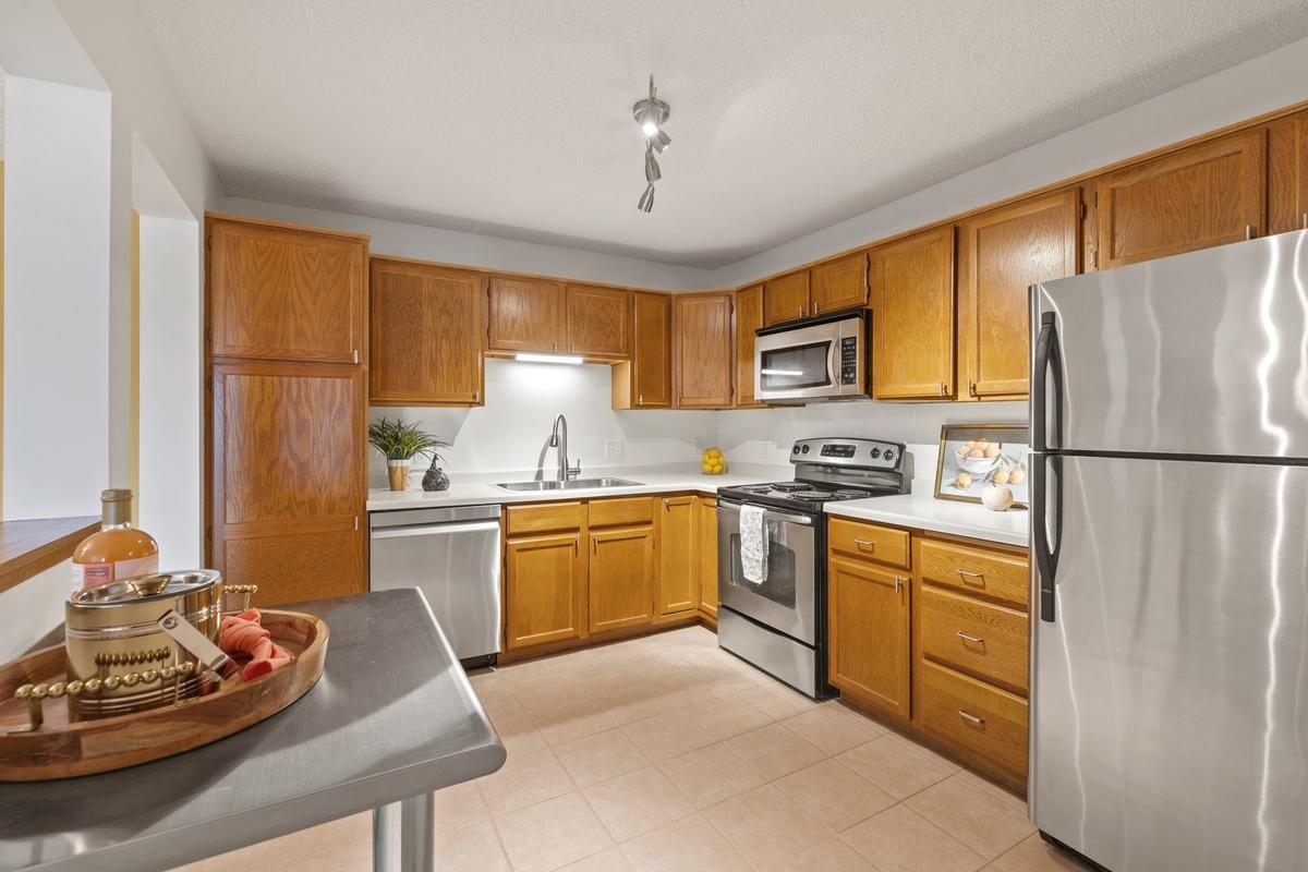 6085 Rowland Road, Unit 312 Minnetonka, MN 55343 - Photo 6 of 23