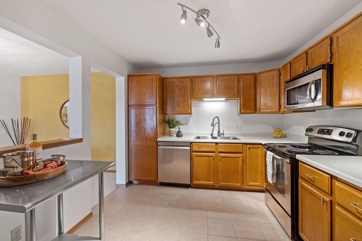 6085 Rowland Road, Unit 312 Minnetonka, MN 55343 - Photo 8 of 23