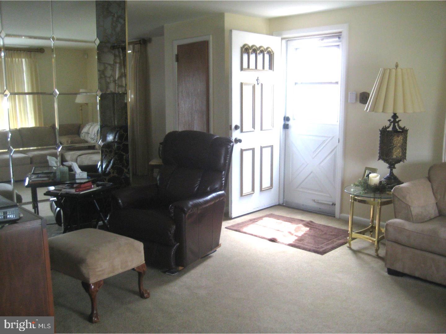 3457 Kirkwood Road Philadelphia, PA 19114 - Photo 4 of 24 Living Room