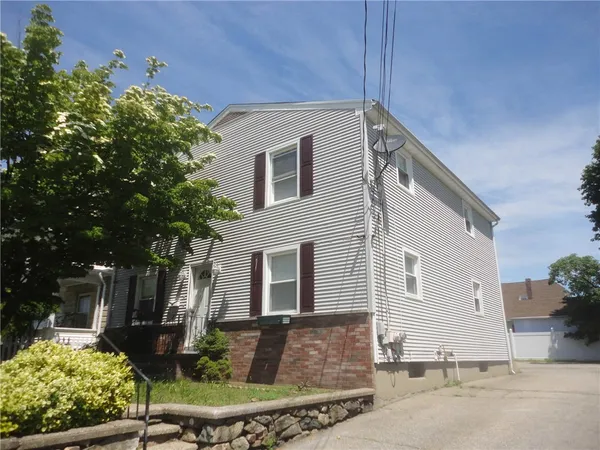 $1,700 | 652 Armistice Boulevard, Unit 2, Pawtucket, RI 02861