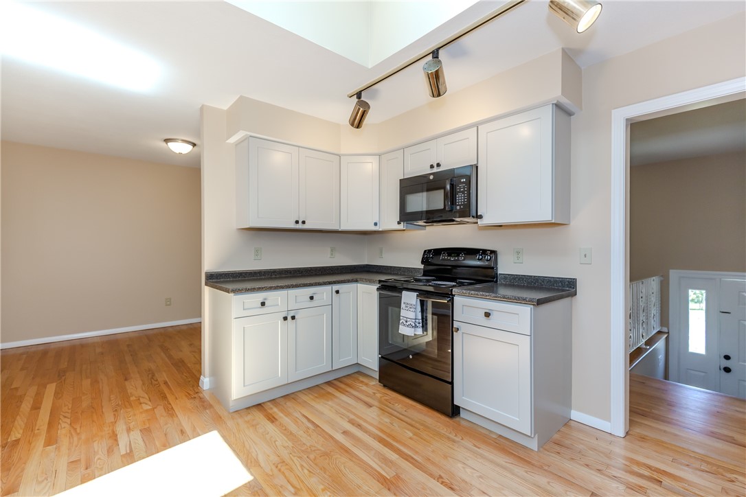 26 Seneca Road Portsmouth, RI 02871 - Photo 12 of 44 Kitchen