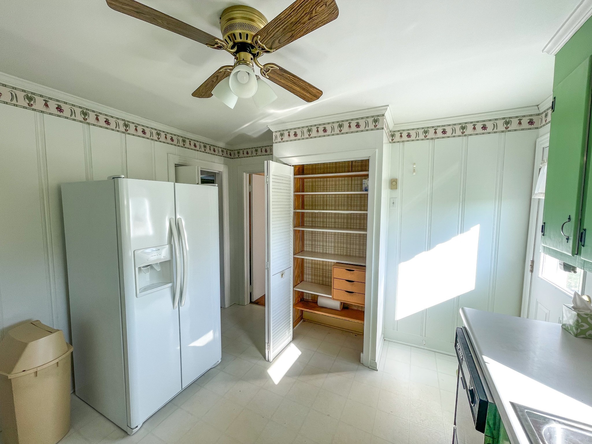 4324 Blackman Road Murfreesboro, TN 37129 - Photo 7 of 20 a view of a livingroom with furniture and a ceiling fan