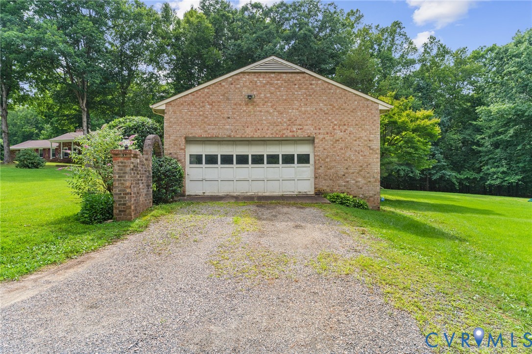 9400 Morley Road Midlothian, VA 23112 - Photo 30 of 38 Side-entry garage