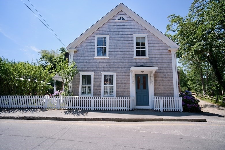 82 Centre Street Nantucket, MA 02554 - Photo 1 of 36
