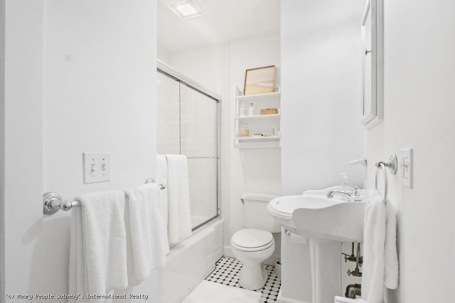 82 Centre Street Nantucket, MA 02554 - Photo 23 of 36