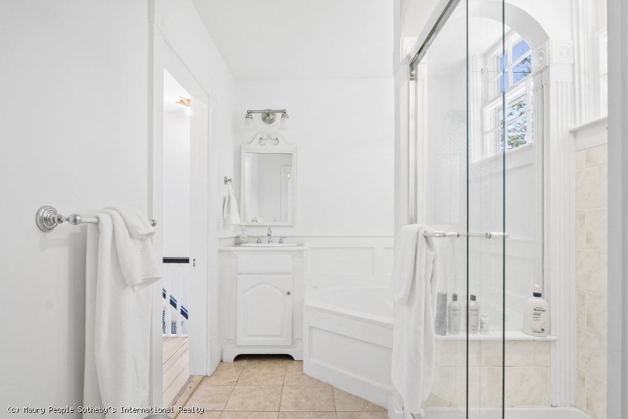 82 Centre Street Nantucket, MA 02554 - Photo 26 of 36