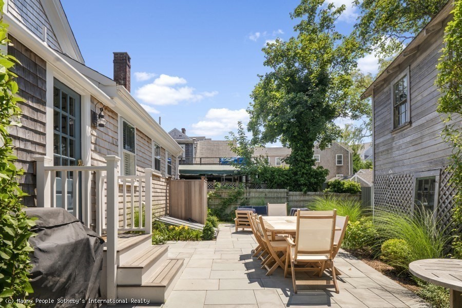 82 Centre Street Nantucket, MA 02554 - Photo 34 of 36
