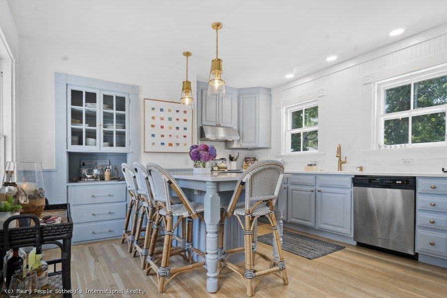 82 Centre Street Nantucket, MA 02554 - Photo 5 of 36