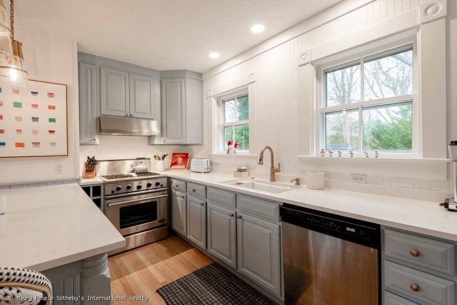 82 Centre Street Nantucket, MA 02554 - Photo 7 of 36