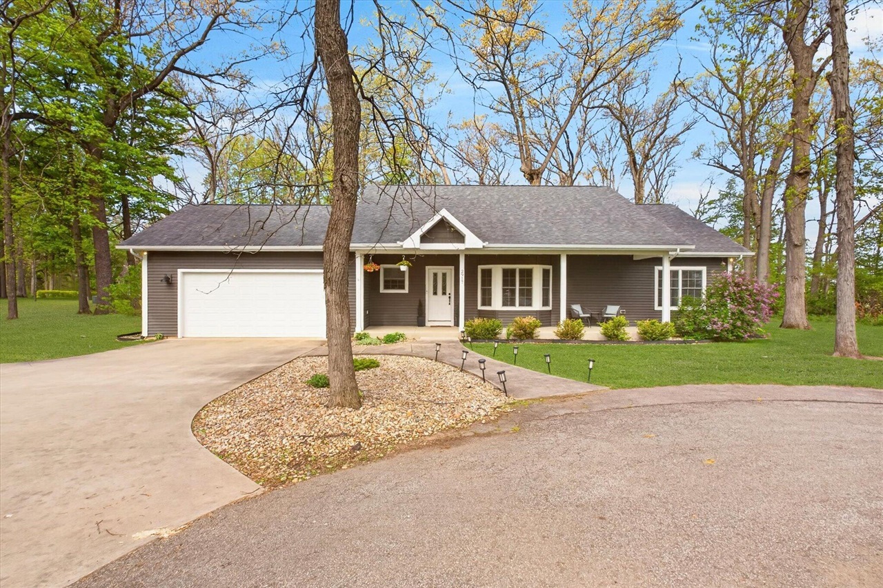 2917 White Oaks Ridge Buchanan, MI 49107 - Photo 1 of 55