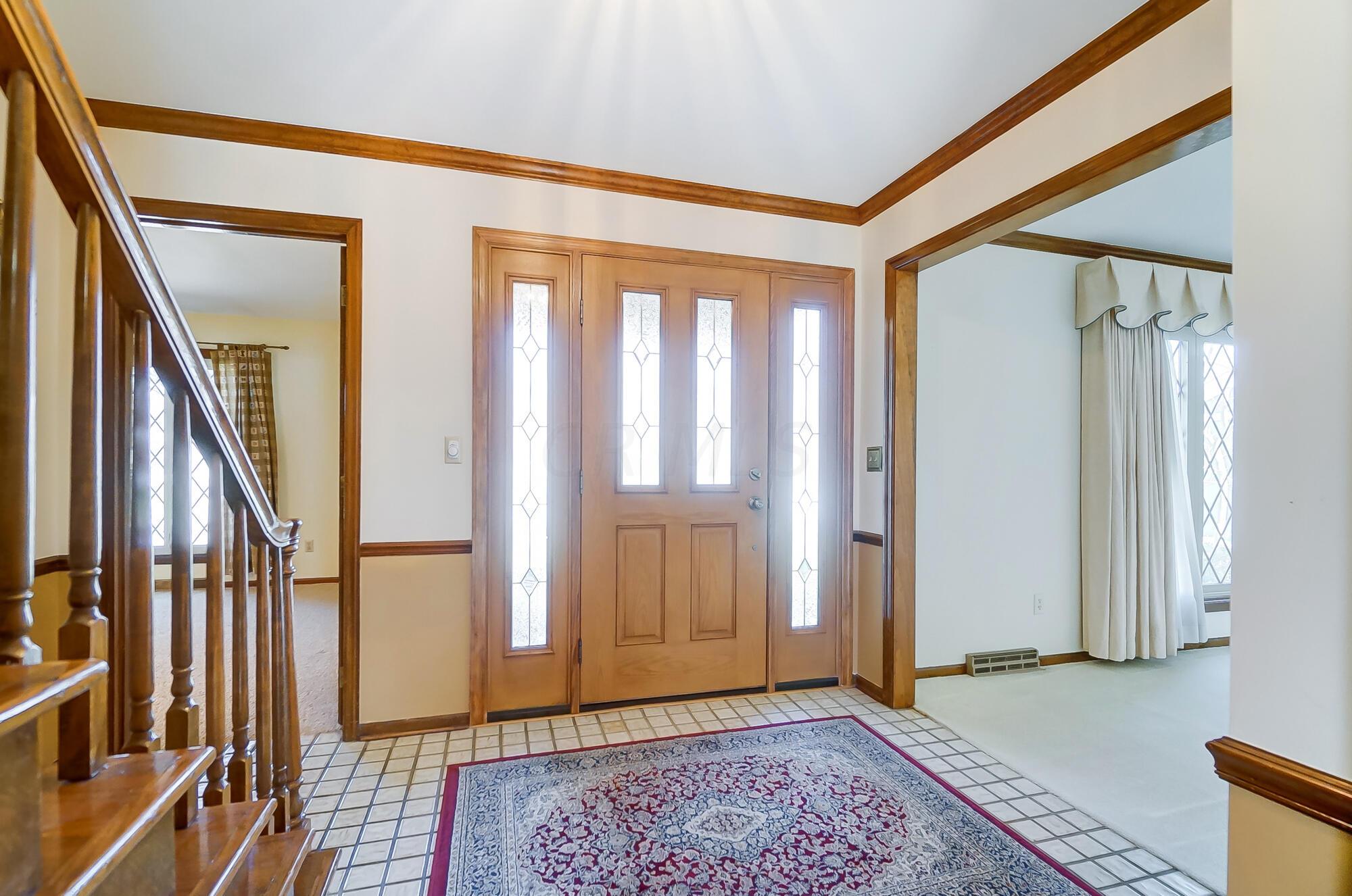 2221 Sandover Road Columbus, OH 43220 - Photo 4 of 79 005