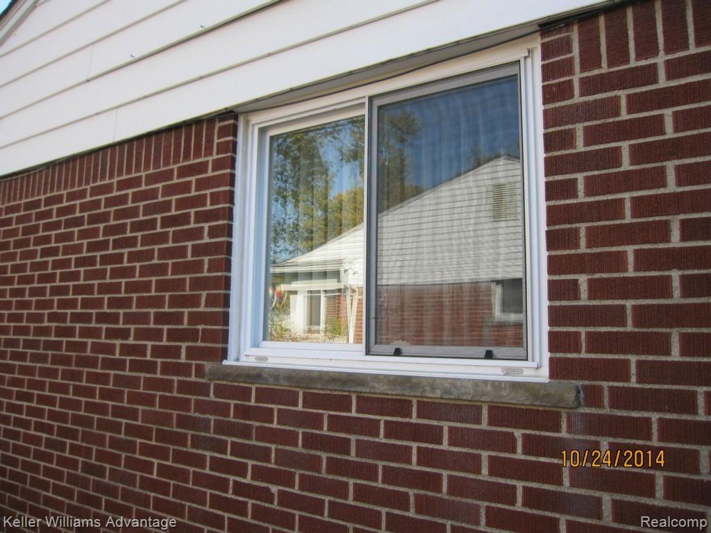17351 Rougeway Street Livonia, MI 48152 - Photo 4 of 17 IMG_3361.jpg