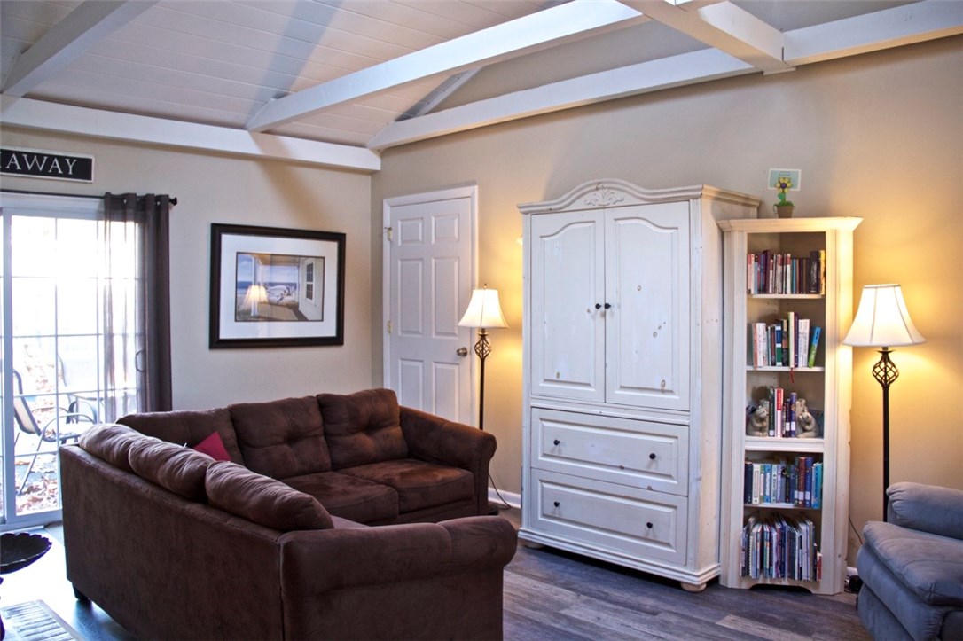 8 Robin Road Hopkinton, RI 02804 - Photo 3 of 26 Gallery Image 3