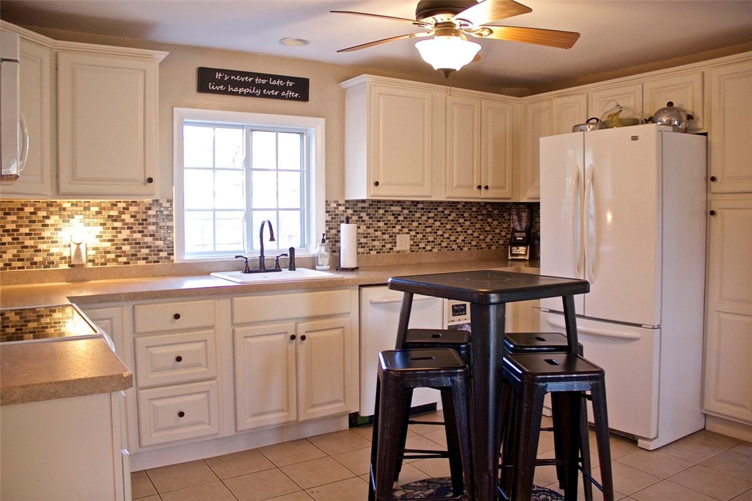 8 Robin Road Hopkinton, RI 02804 - Photo 9 of 26 Gallery Image 9