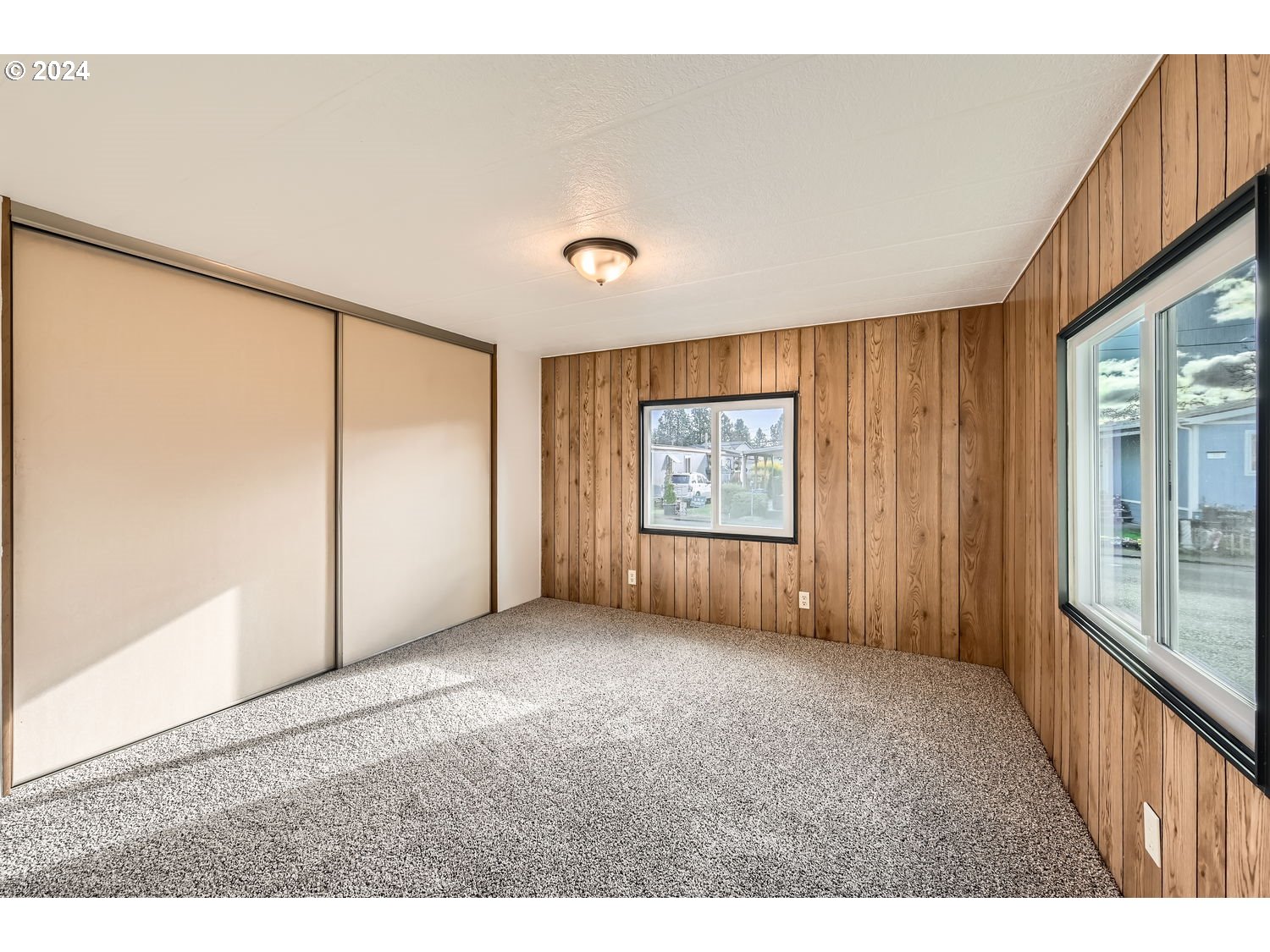 7227 Southeast Flavel Street, Unit 38 Portland, OR 97206 - Photo 8 of 14 a view of an empty room with a window