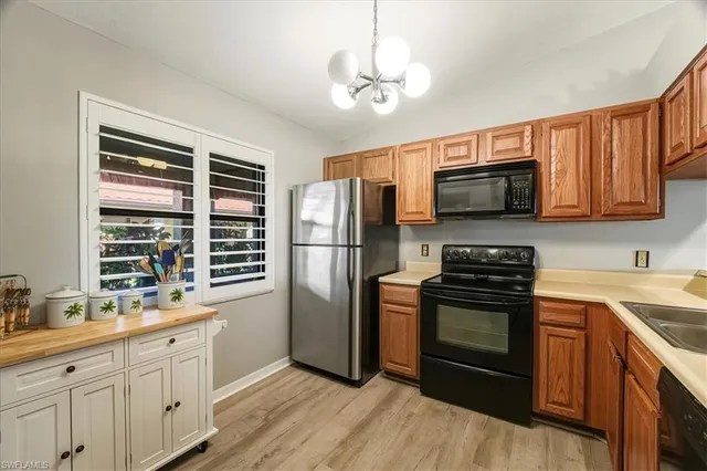 $319,500 | 2031 Pine Isle Lane, Unit 2031, Naples, FL 34112