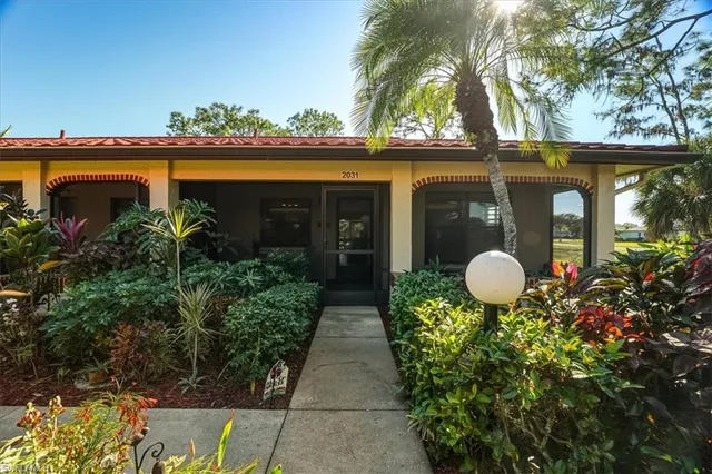 $319,500 | 2031 Pine Isle Lane, Unit 2031, Naples, FL 34112