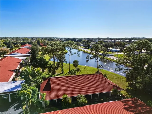 $319,500 | 2031 Pine Isle Lane, Unit 2031, Naples, FL 34112