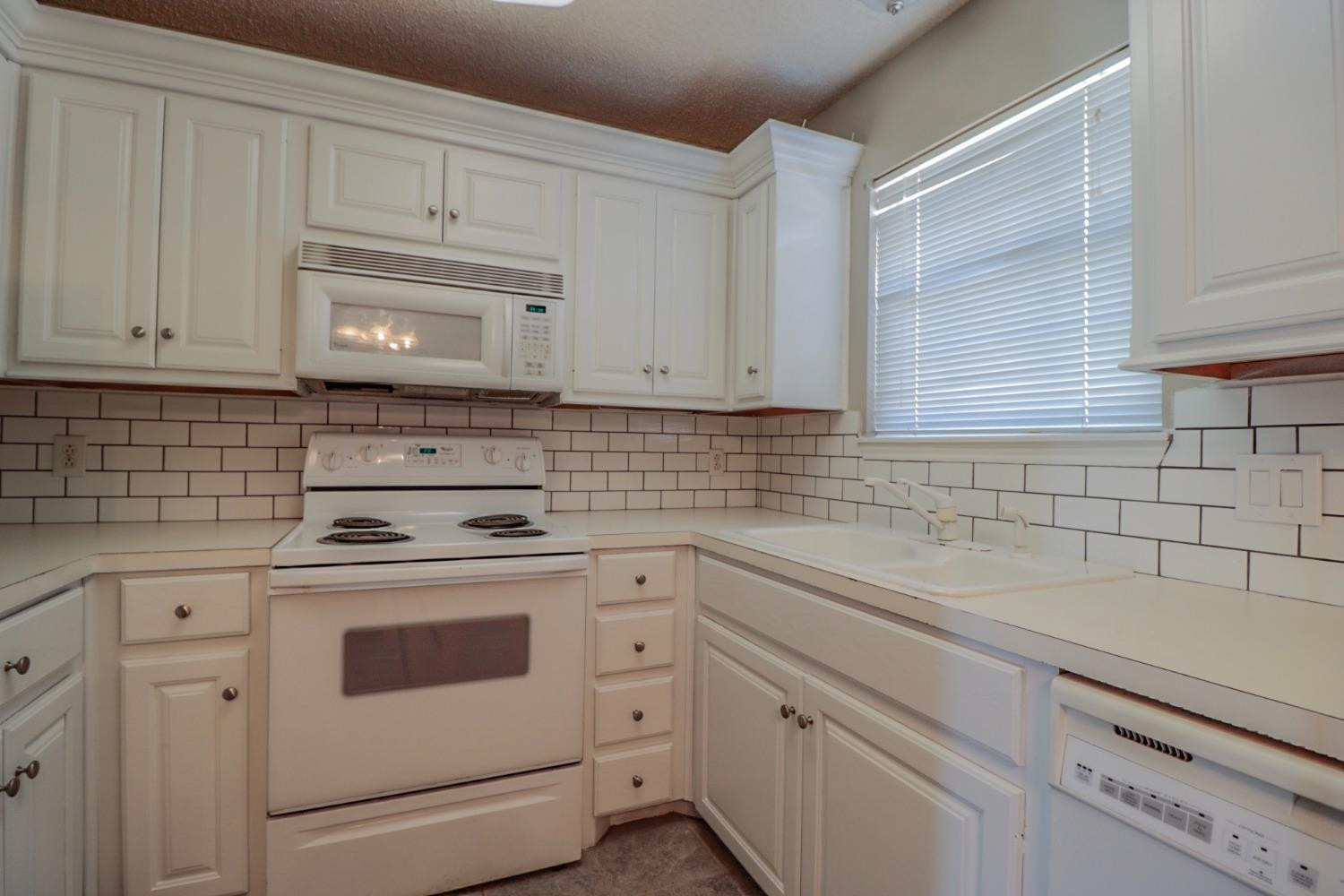 6716 4th Street, Unit A Lubbock, TX 79416 - Photo 8 of 10 Photo 8