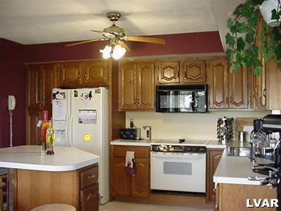 3717 Viewpoint Court Slatington, PA 18080 - Photo 9 of 15 Gallery Image 9